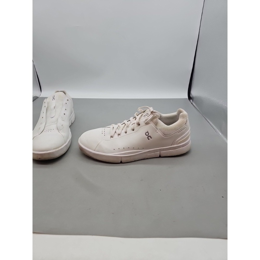 On Cloud The Roger‎ Centre Court White/Gum 48.99452 Woman's 11 Missing 1 Lace